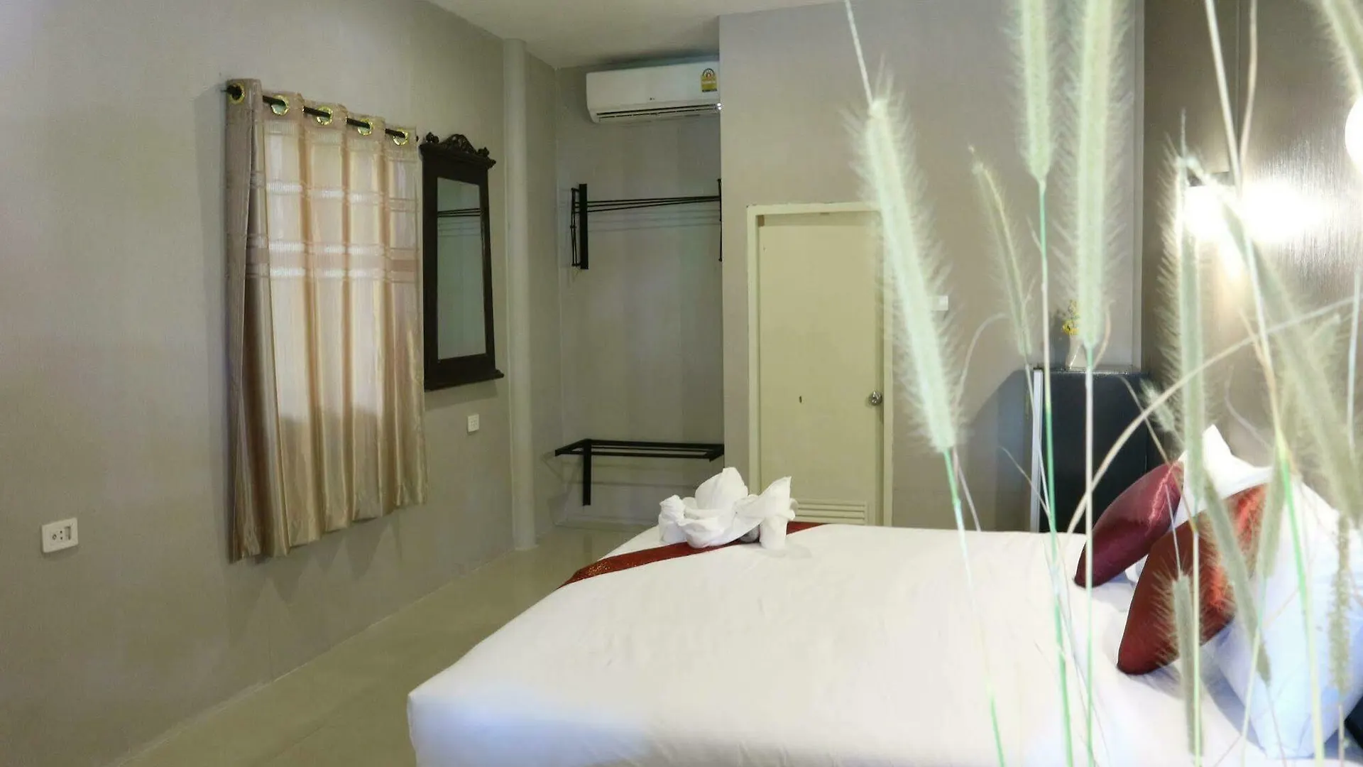 Lanta Smile Resort @Long Beach Ko Lanta