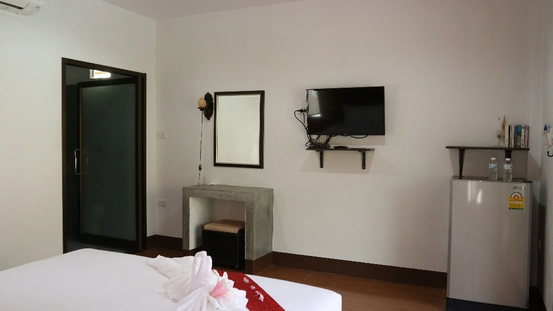 Lanta Smile Resort @Long Beach Ko Lanta
