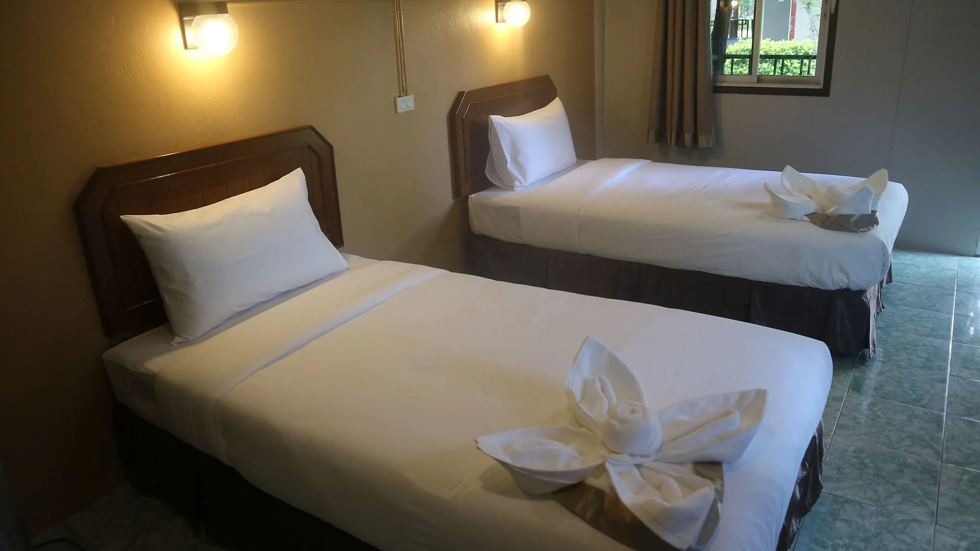 Lanta Smile Resort @Long Beach Ko Lanta