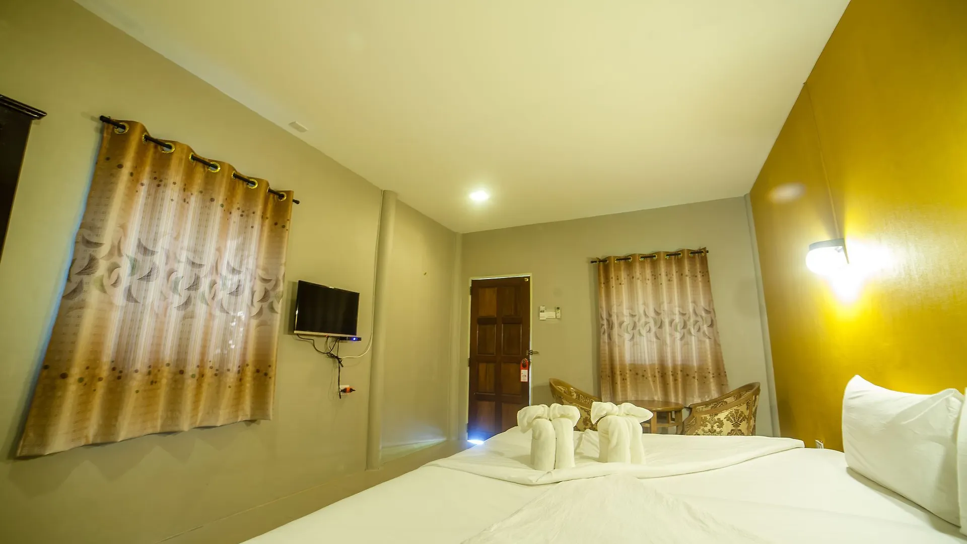 Lanta Smile Resort @Long Beach Ko Lanta Hotell